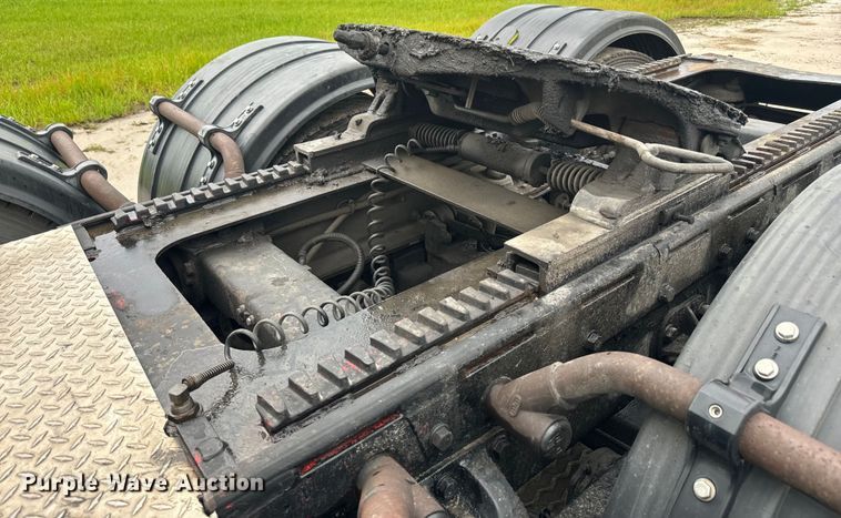 image for item EH5394 2000 Peterbilt 379 semi truck