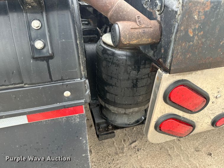 image for item EH5394 2000 Peterbilt 379 semi truck