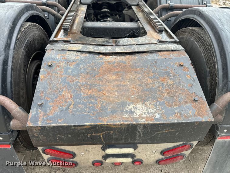 image for item EH5394 2000 Peterbilt 379 semi truck