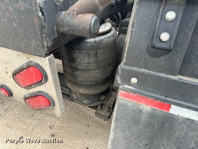 image for item EH5394 2000 Peterbilt 379 semi truck