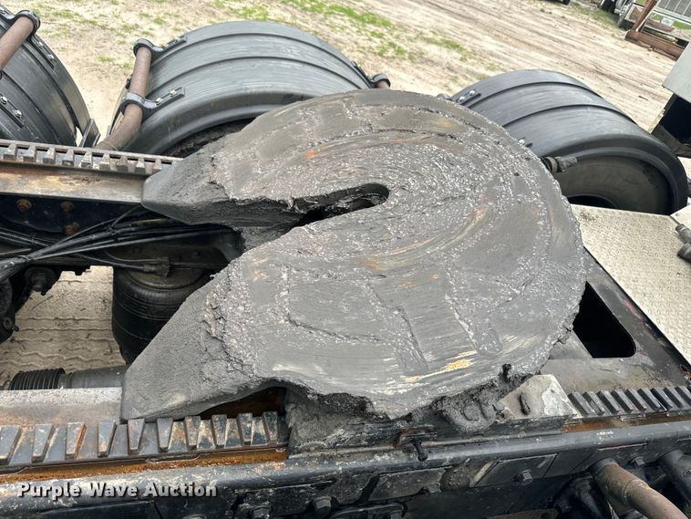 image for item EH5394 2000 Peterbilt 379 semi truck