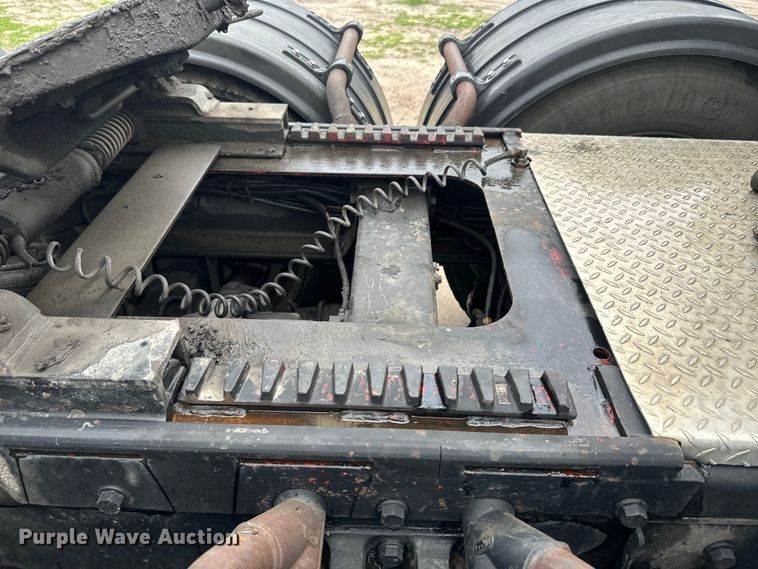 image for item EH5394 2000 Peterbilt 379 semi truck