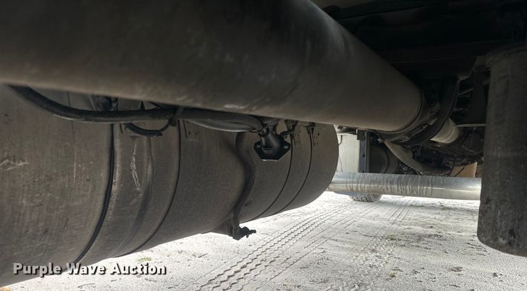 image for item EH5394 2000 Peterbilt 379 semi truck