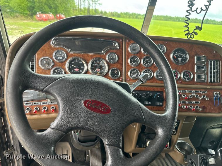 image for item EH5394 2000 Peterbilt 379 semi truck