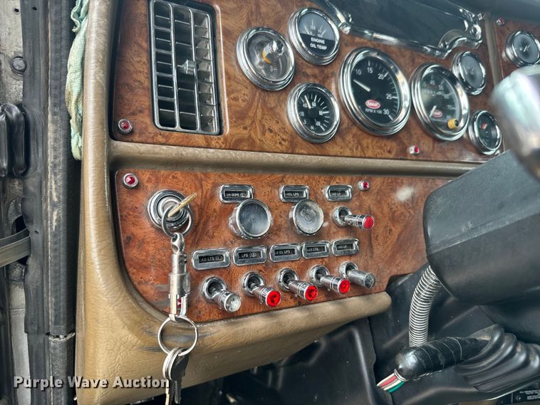 image for item EH5394 2000 Peterbilt 379 semi truck