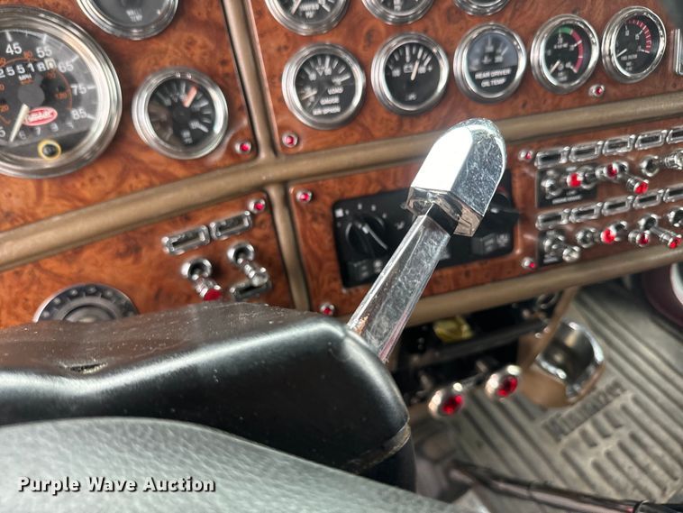 image for item EH5394 2000 Peterbilt 379 semi truck