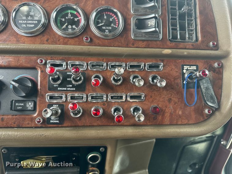 image for item EH5394 2000 Peterbilt 379 semi truck