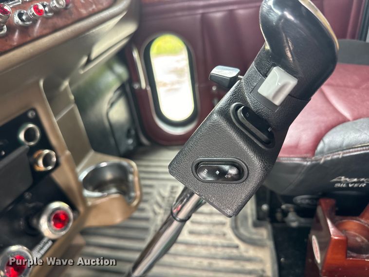 image for item EH5394 2000 Peterbilt 379 semi truck