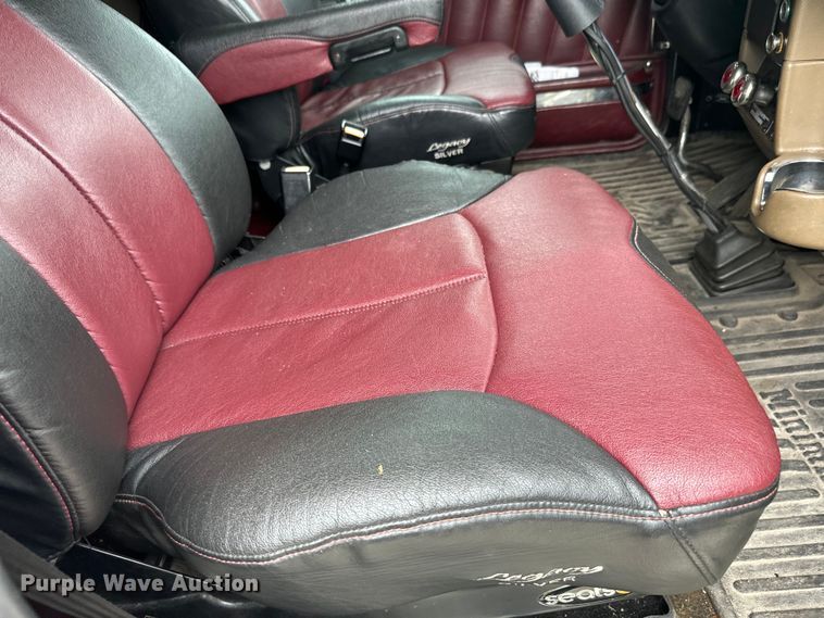 image for item EH5394 2000 Peterbilt 379 semi truck