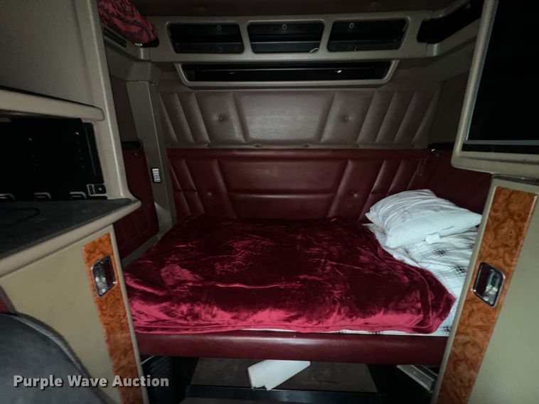 image for item EH5394 2000 Peterbilt 379 semi truck