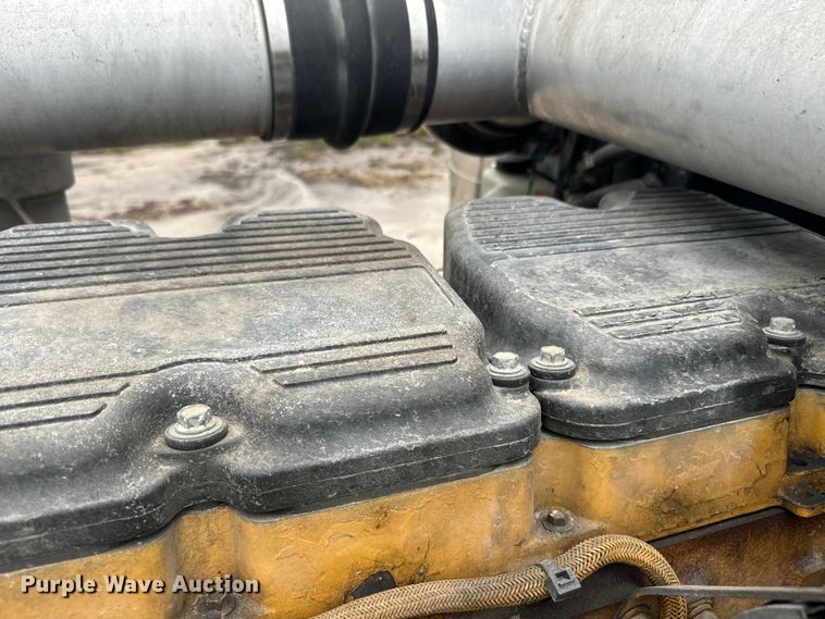 image for item EH5394 2000 Peterbilt 379 semi truck