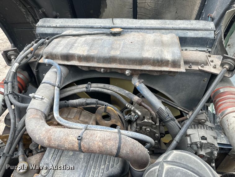 image for item EH5394 2000 Peterbilt 379 semi truck