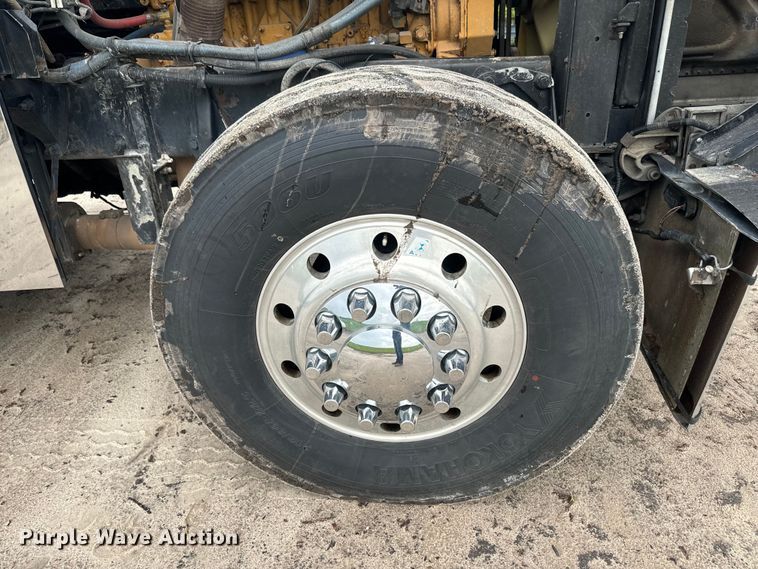 image for item EH5394 2000 Peterbilt 379 semi truck