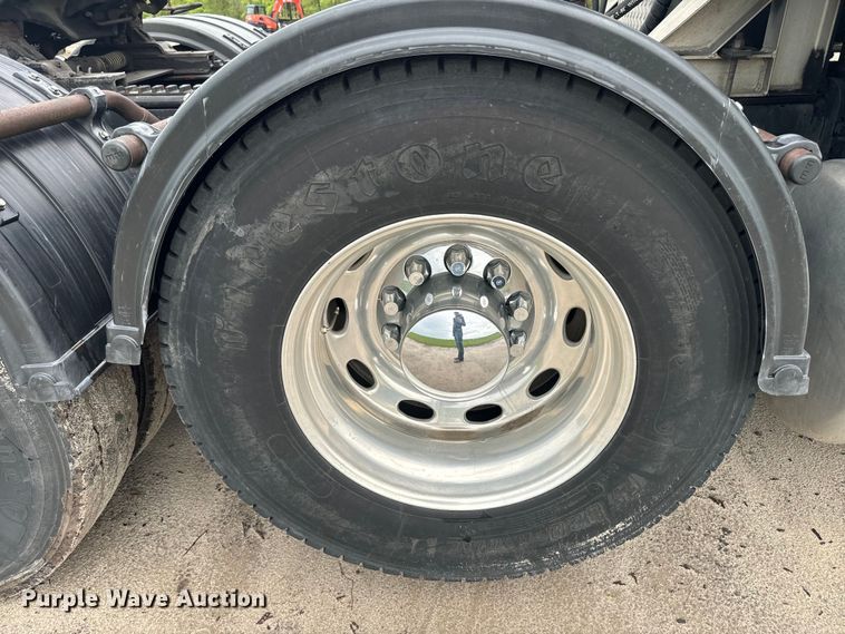 image for item EH5394 2000 Peterbilt 379 semi truck