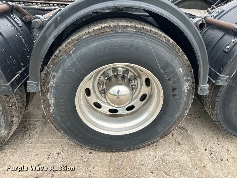 image for item EH5394 2000 Peterbilt 379 semi truck