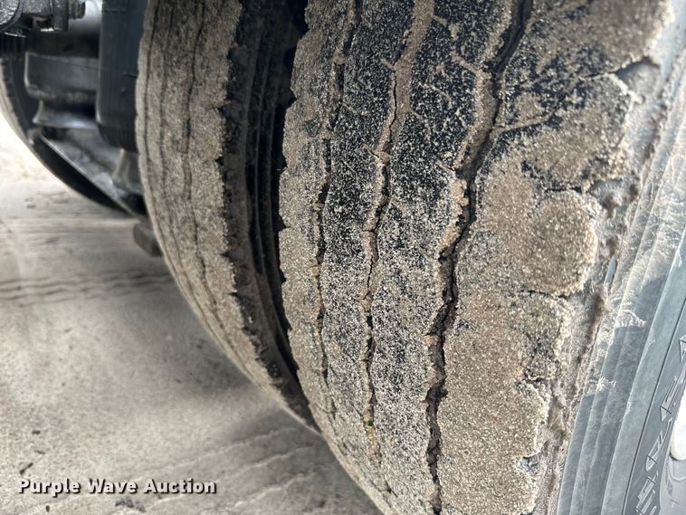 image for item EH5394 2000 Peterbilt 379 semi truck