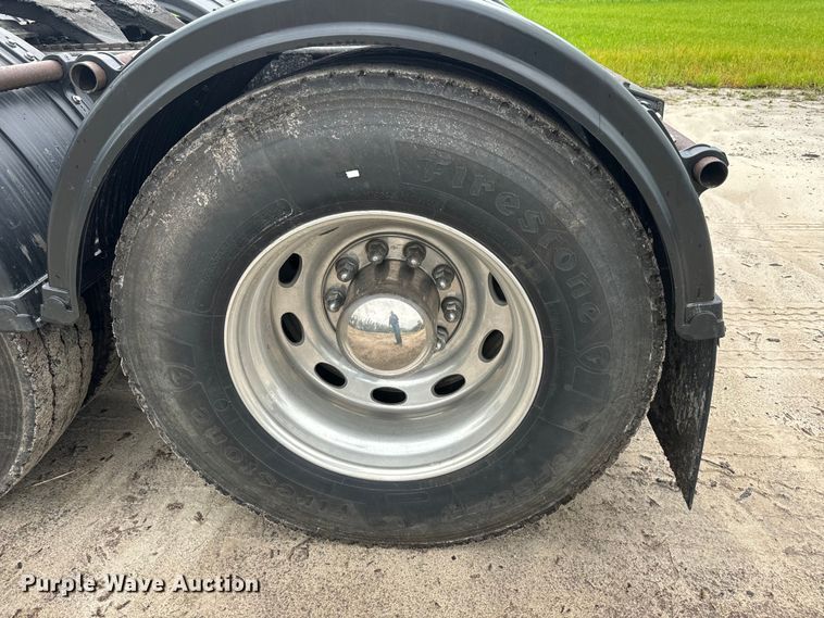 image for item EH5394 2000 Peterbilt 379 semi truck