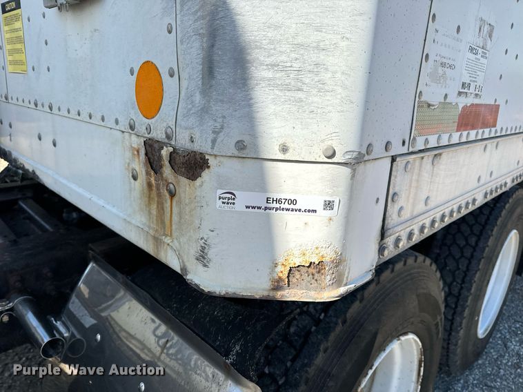 image for item EH6700 2001 Stoughton AVW-482T-S-C dry van trailer