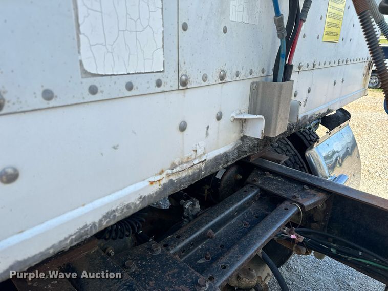 image for item EH6700 2001 Stoughton AVW-482T-S-C dry van trailer