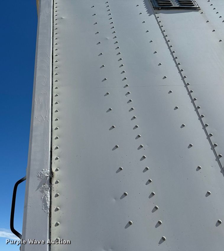 image for item EH6700 2001 Stoughton AVW-482T-S-C dry van trailer