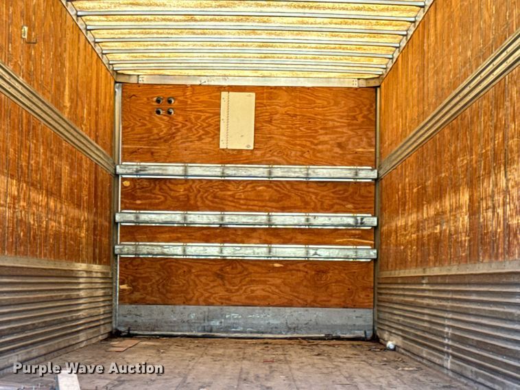 image for item EH6700 2001 Stoughton AVW-482T-S-C dry van trailer