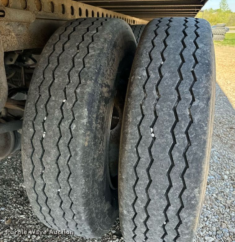 image for item EH6700 2001 Stoughton AVW-482T-S-C dry van trailer