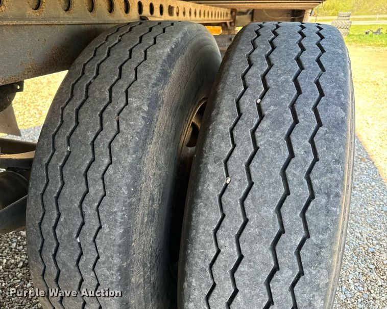 image for item EH6700 2001 Stoughton AVW-482T-S-C dry van trailer