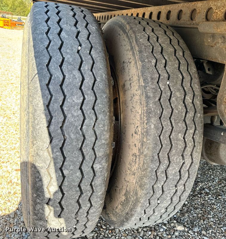 image for item EH6700 2001 Stoughton AVW-482T-S-C dry van trailer