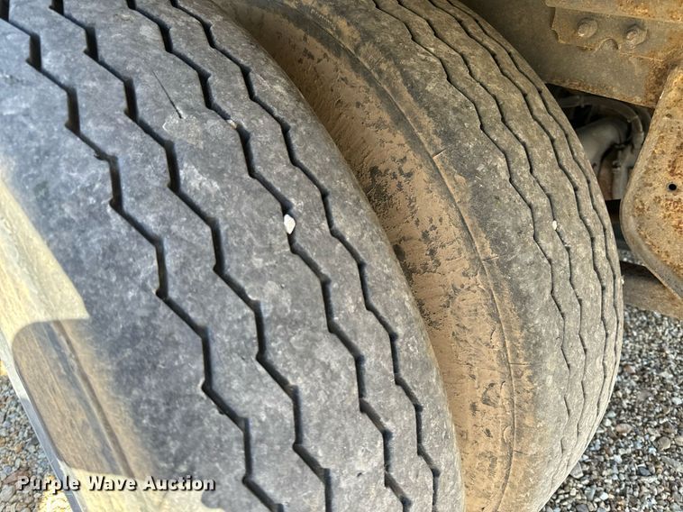 image for item EH6700 2001 Stoughton AVW-482T-S-C dry van trailer