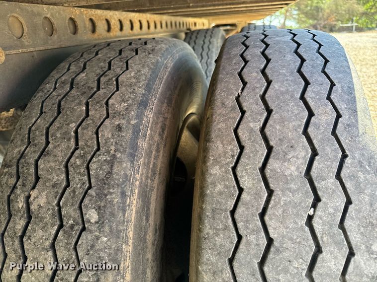 image for item EH6700 2001 Stoughton AVW-482T-S-C dry van trailer