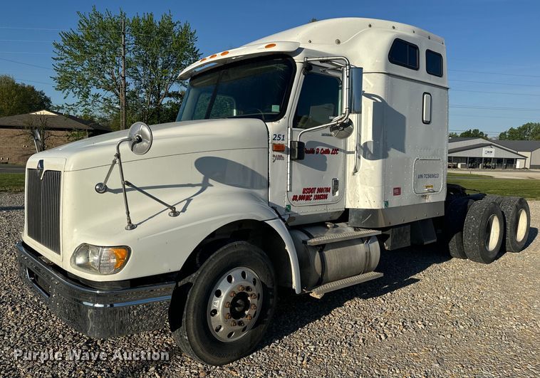 image for item EH6706 2007 International 9400i semi truck