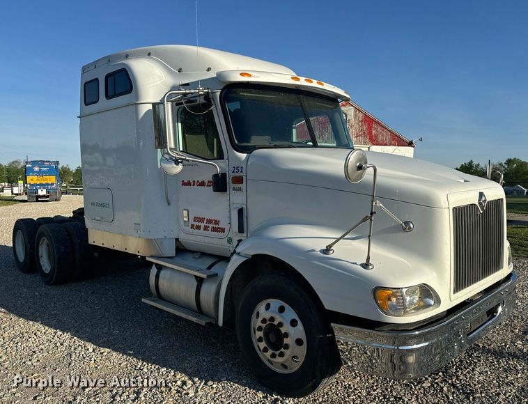 image for item EH6706 2007 International 9400i semi truck