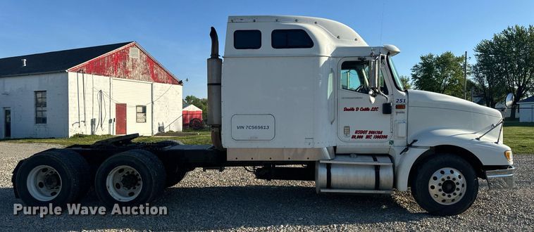 image for item EH6706 2007 International 9400i semi truck