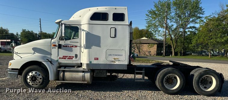 image for item EH6706 2007 International 9400i semi truck