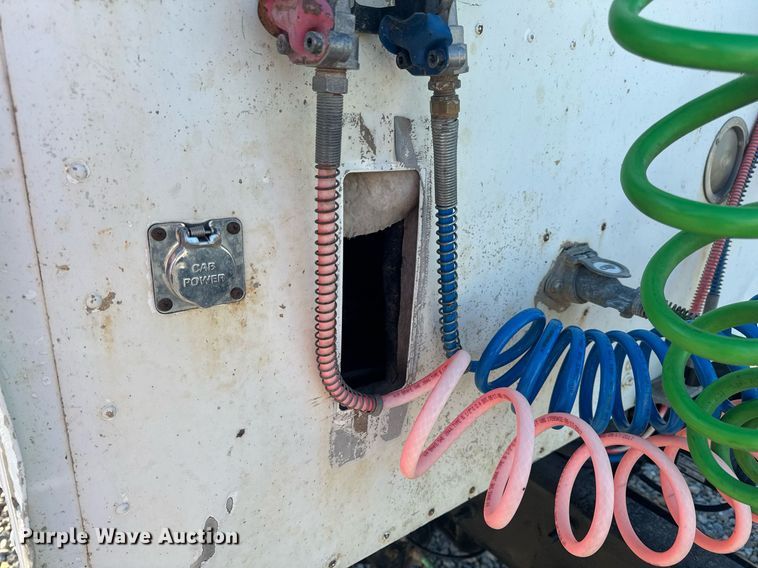 image for item EH6706 2007 International 9400i semi truck