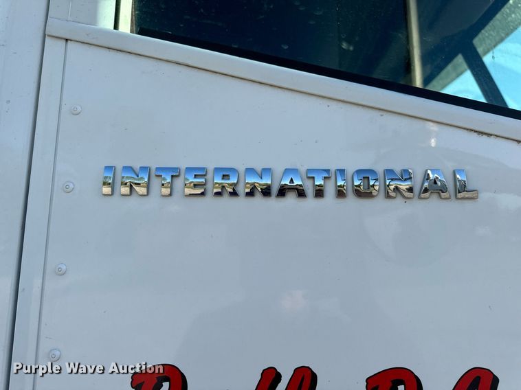 image for item EH6706 2007 International 9400i semi truck