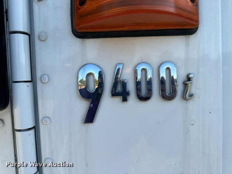 image for item EH6706 2007 International 9400i semi truck