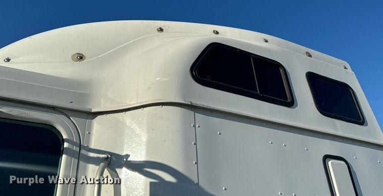 image for item EH6706 2007 International 9400i semi truck