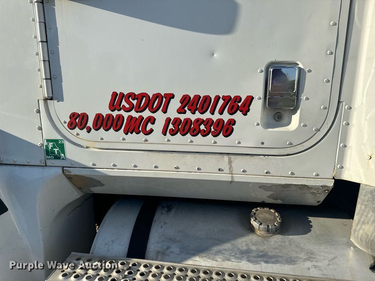 image for item EH6706 2007 International 9400i semi truck