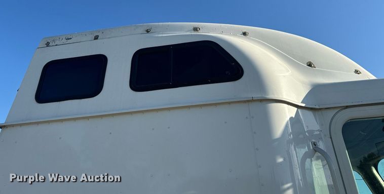 image for item EH6706 2007 International 9400i semi truck