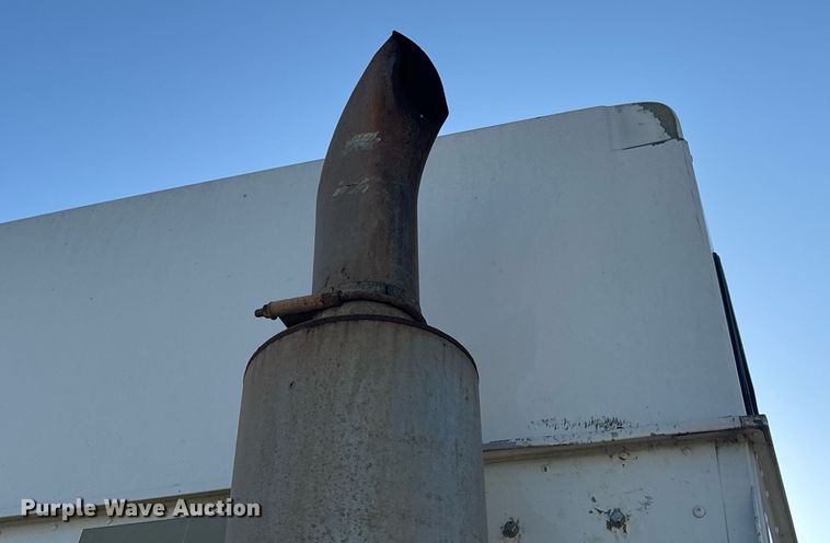 image for item EH6706 2007 International 9400i semi truck