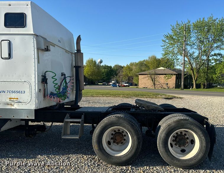image for item EH6706 2007 International 9400i semi truck