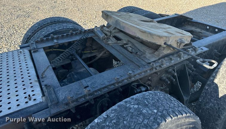 image for item EH6706 2007 International 9400i semi truck