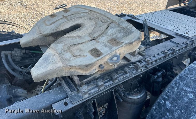 image for item EH6706 2007 International 9400i semi truck