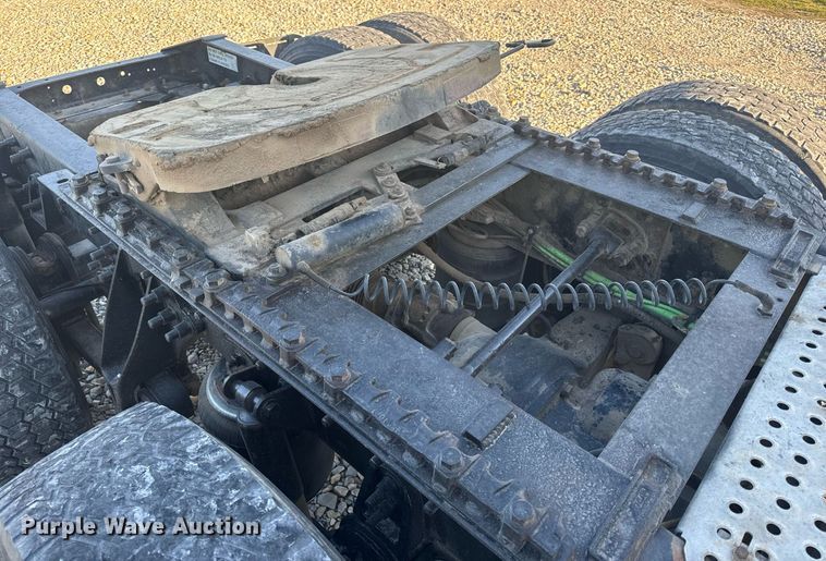 image for item EH6706 2007 International 9400i semi truck