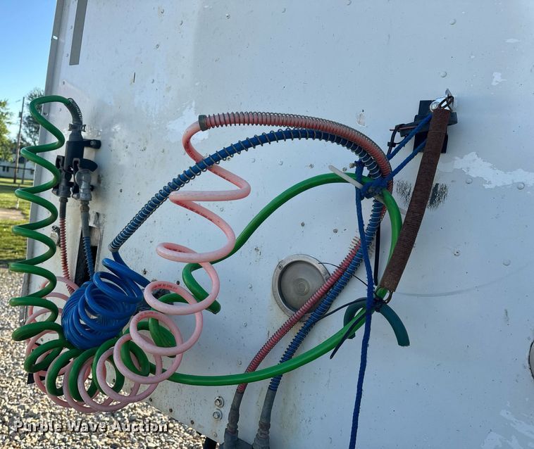 image for item EH6706 2007 International 9400i semi truck