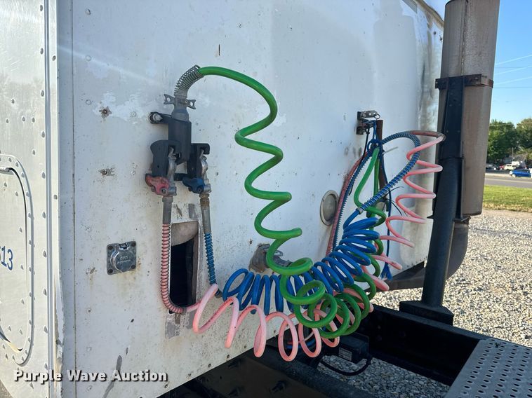 image for item EH6706 2007 International 9400i semi truck