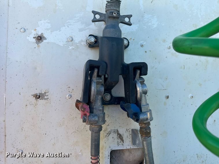 image for item EH6706 2007 International 9400i semi truck