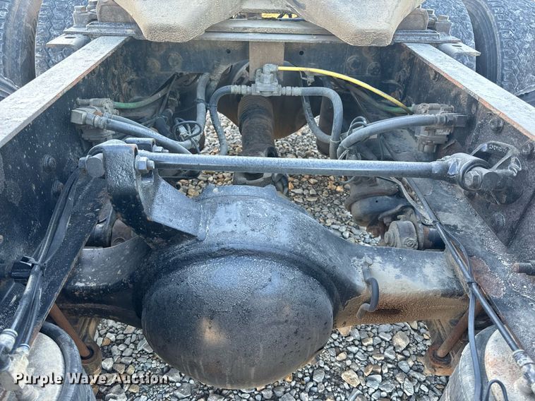 image for item EH6706 2007 International 9400i semi truck