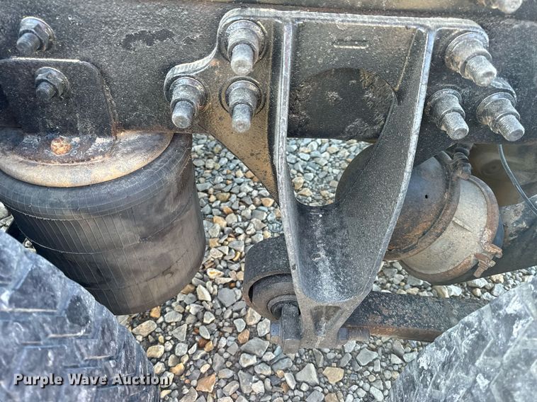 image for item EH6706 2007 International 9400i semi truck